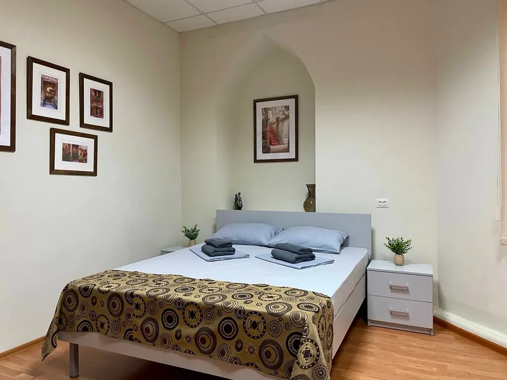 Уютный трехместный номер с двуспальной кроватью