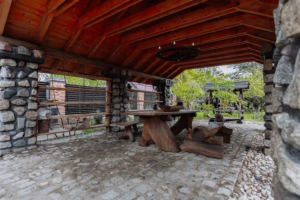 Шикарный дом из сруба с баней и бассейном