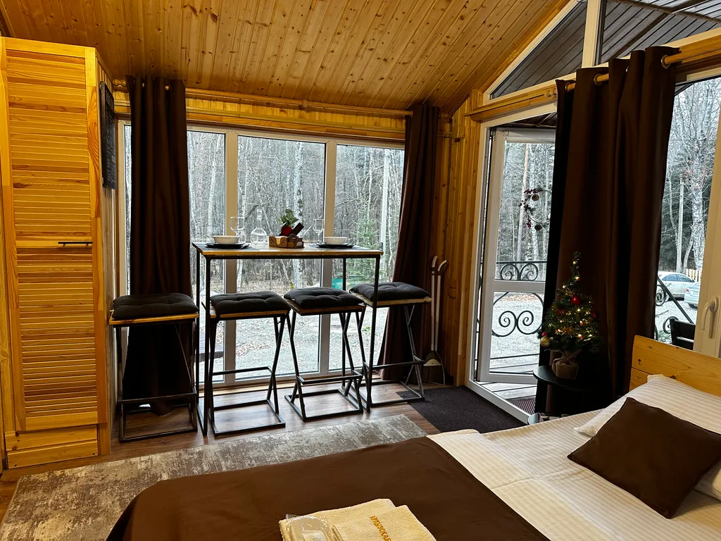 Уютный домик в чаще леса