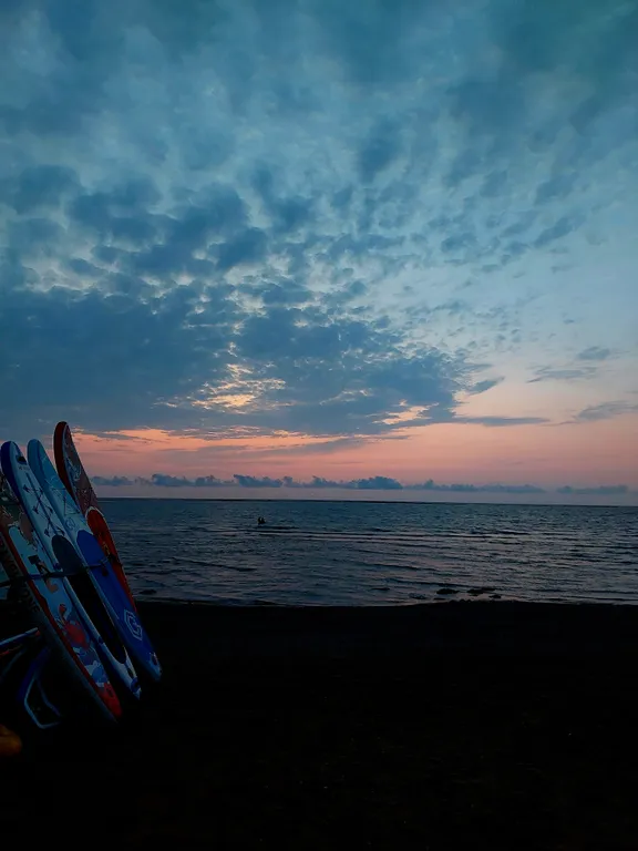 Дом у моря и у горячего источника, круглый купольный