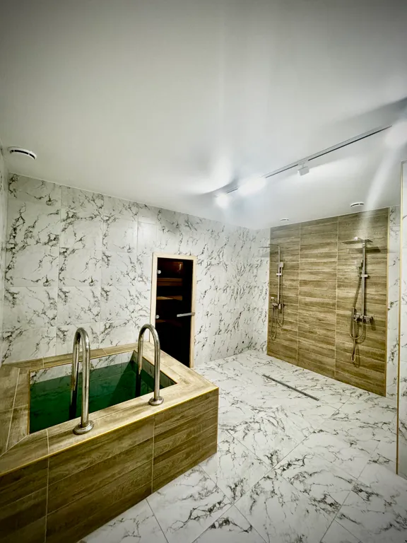 Дом с теплым бассейном и баней на дровах