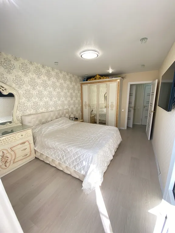 К вашим услугам, большая и светлая квартира в ЖК Летняя Резиденция