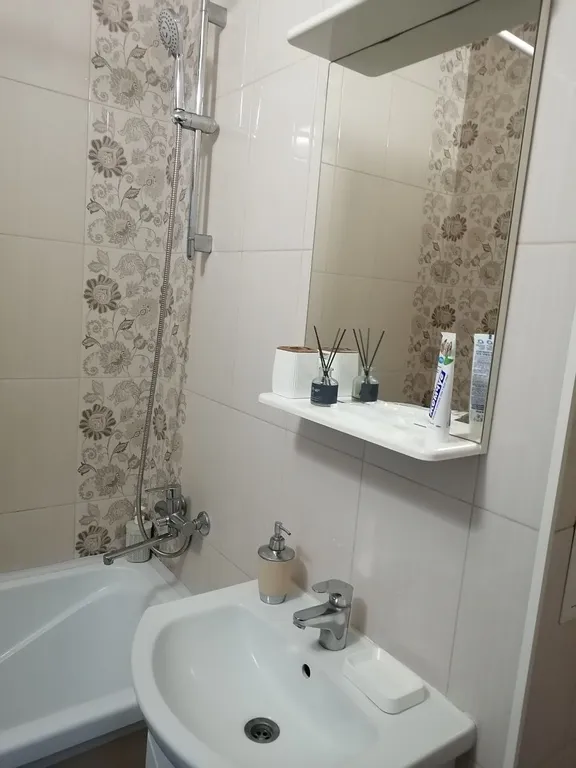 Честная квартира с балконом Четыре угла возле ТЦ Аура