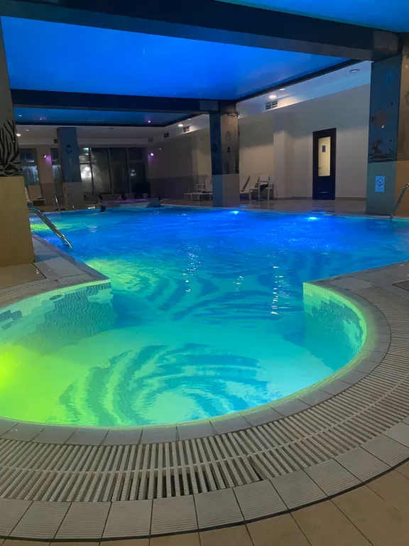 Аквамарин недалеко от моря с бассейном и банями