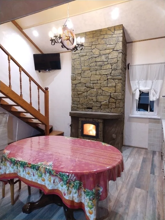 Домик с камином в горах