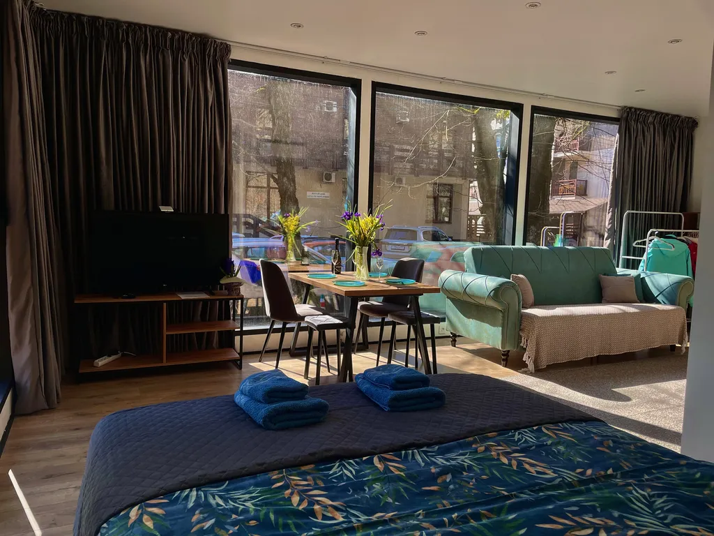 Новый дом с панорамными окнами у леса, в 5 минутах до канатных дорог