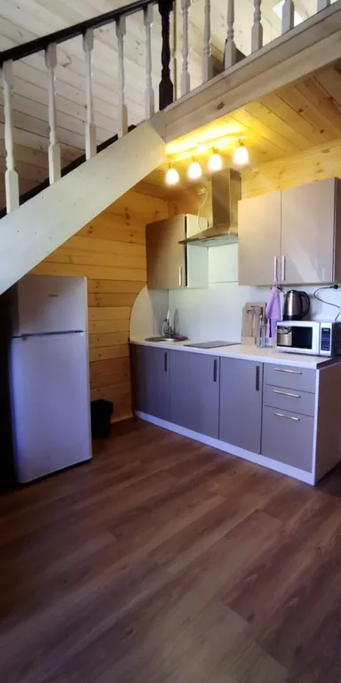 Коттедж Просторный деревянный коттедж половина дома 2 этажа 3Л — Осташёво