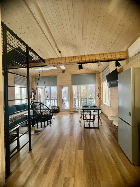 Стильный барн в соснах