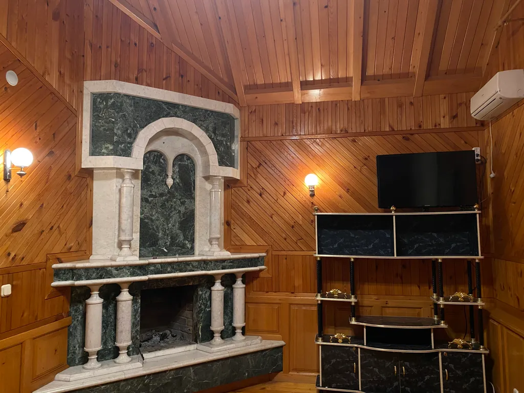 Дом на берегу реки