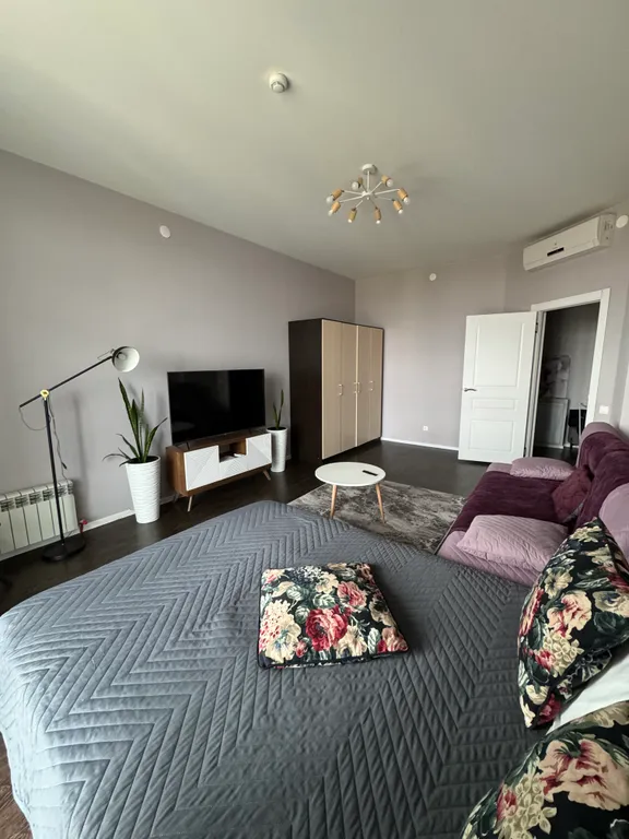 Уютная квартира с панорамными окнами в центре Иннополиса