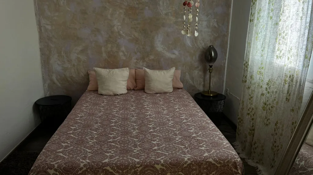 Комната в просторной квартире рядом с парком Монтжуик