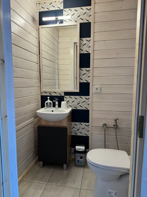 Большой дом у озера