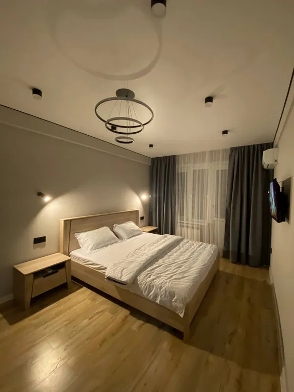 Чистая и современная квартира с видом на горы в центре города