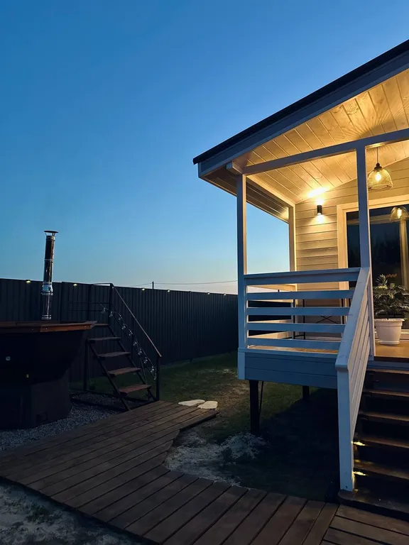 Домик у реки: банный чан, костёр, беседка с мангалом