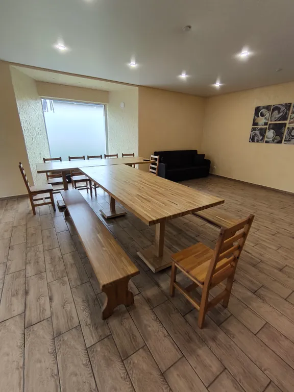 Большой дом с большим залом и с баней