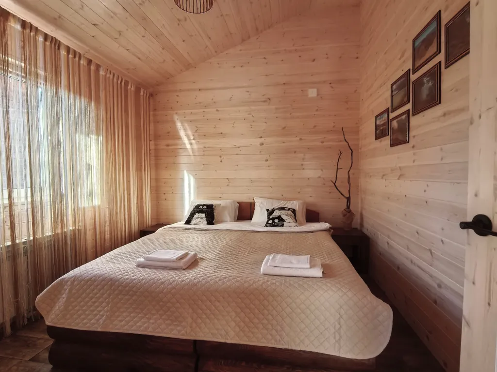 Уютный дом у озера Манжерок