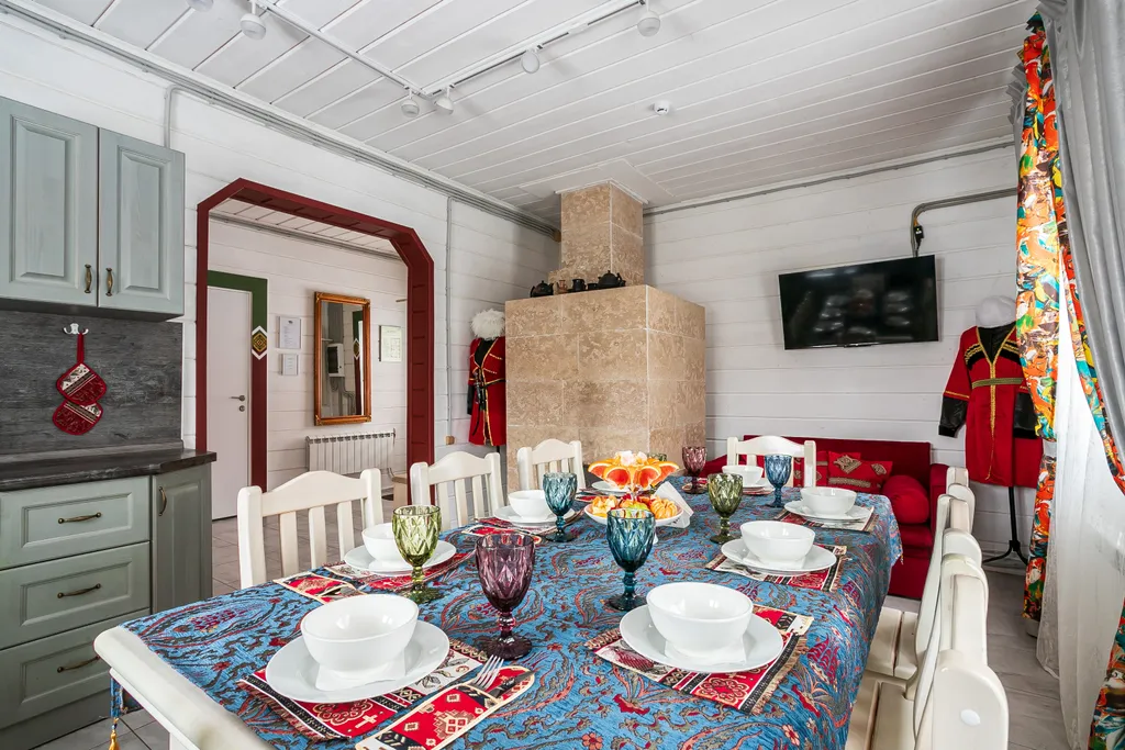 Коттедж Дом Ереван с балконом и открытой верандой в Кикино на Веле — Кикино