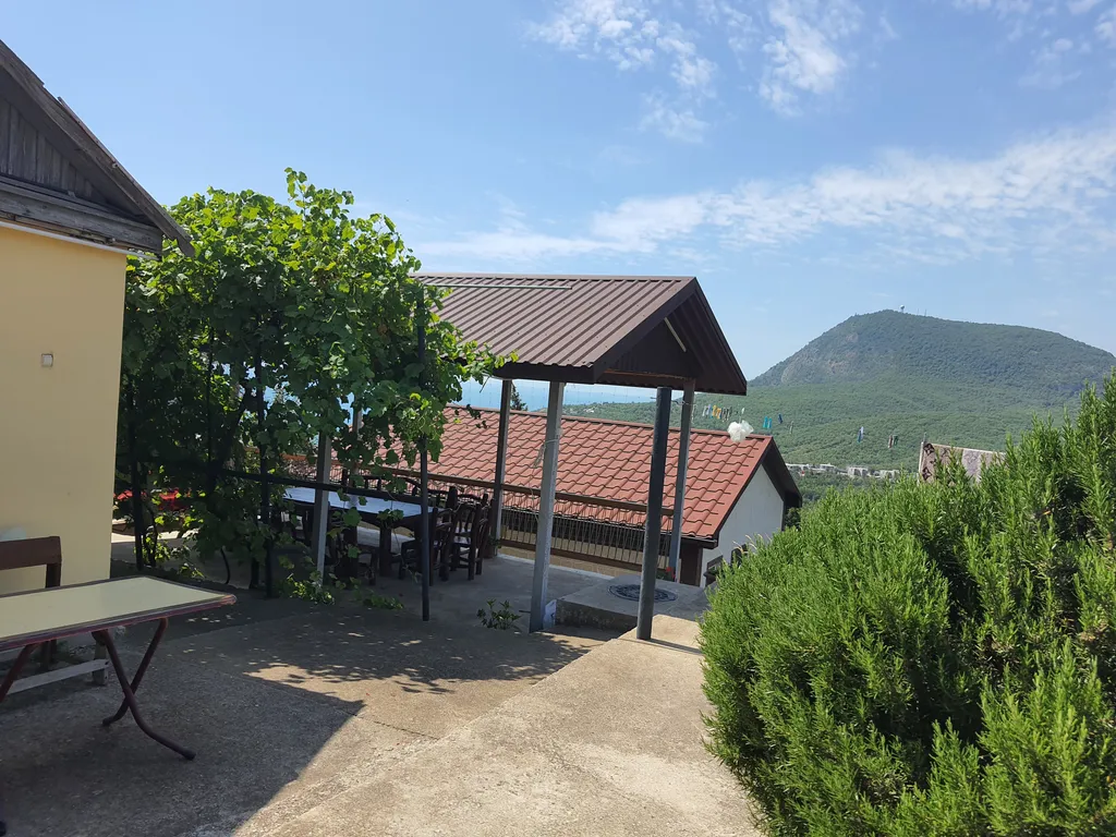 Коттедж с видом на море и горы