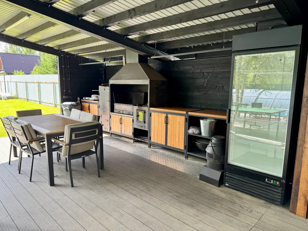 Коттедж Дом с летним бассейном (4 спальни) — Дубна