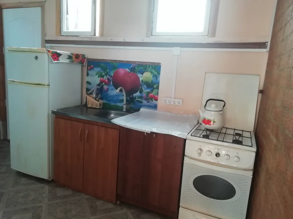 Домик с двумя спальнями и террасой с садовой мебелью