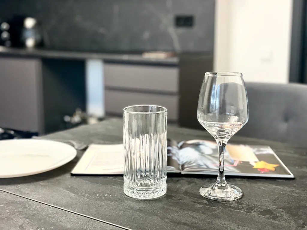 Двухкомнатная просторная квартира с панорамным видом на парк в центре