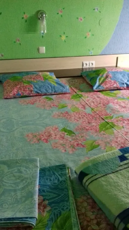 Благоустроенная двухкомнатная квартира с двориком у моря