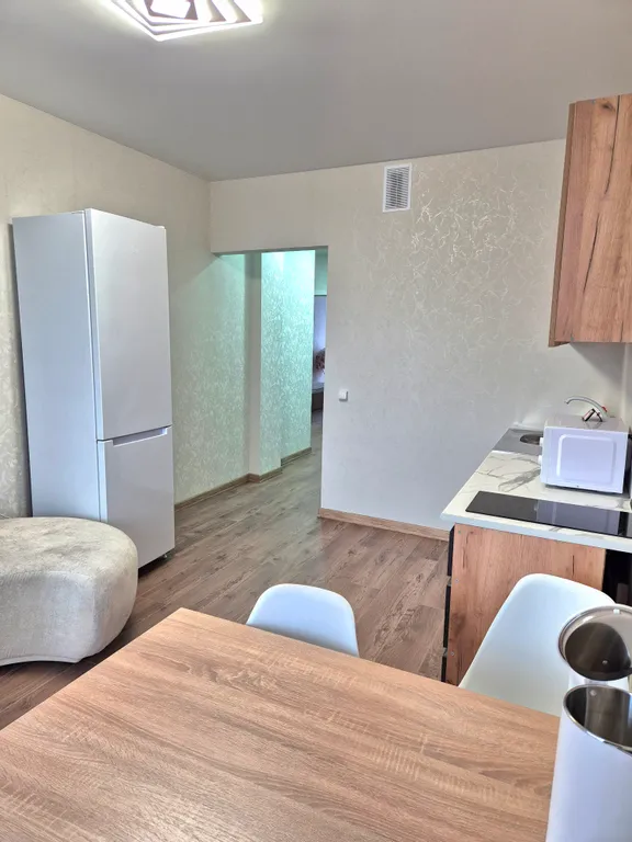 Отличная квартира в центре города — аренда посуточно в Абакан