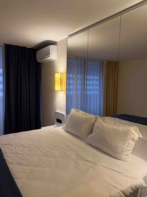 Студия с видом на море и горы