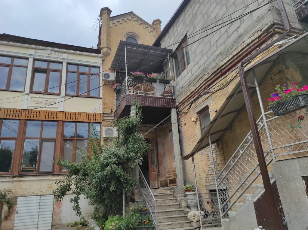 Квартира в центре курортной зоны с раздельными комнатами и кухней-гостиной