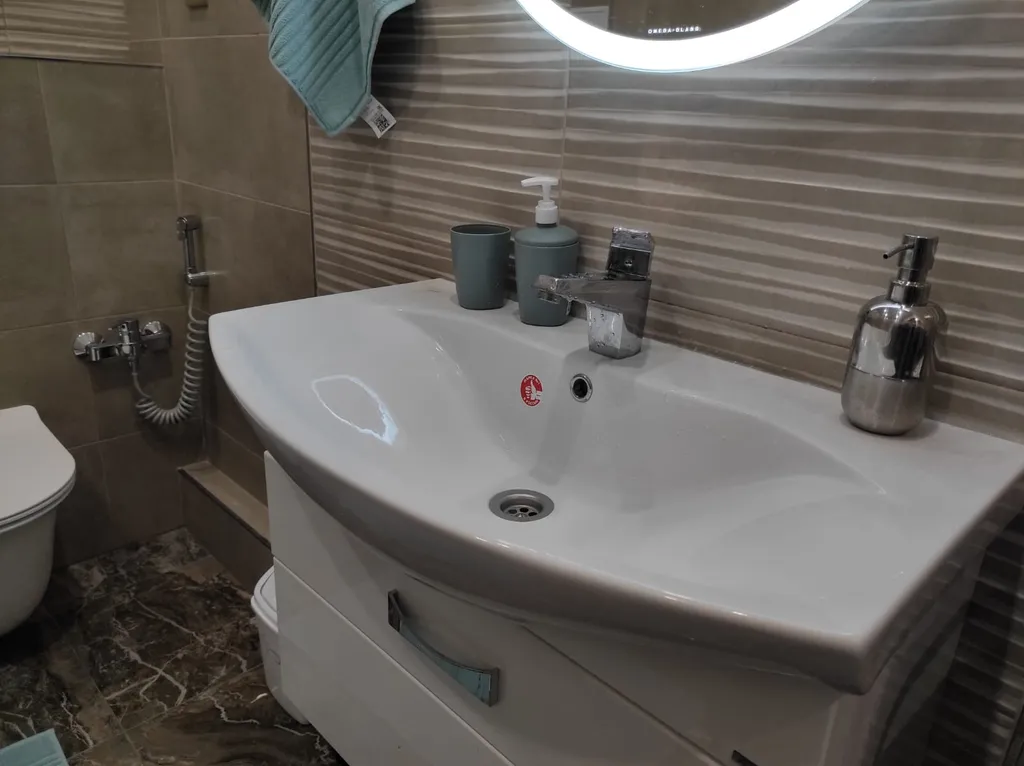 Современная 2-я большая квартира прямо на набережной с пляжем у дома