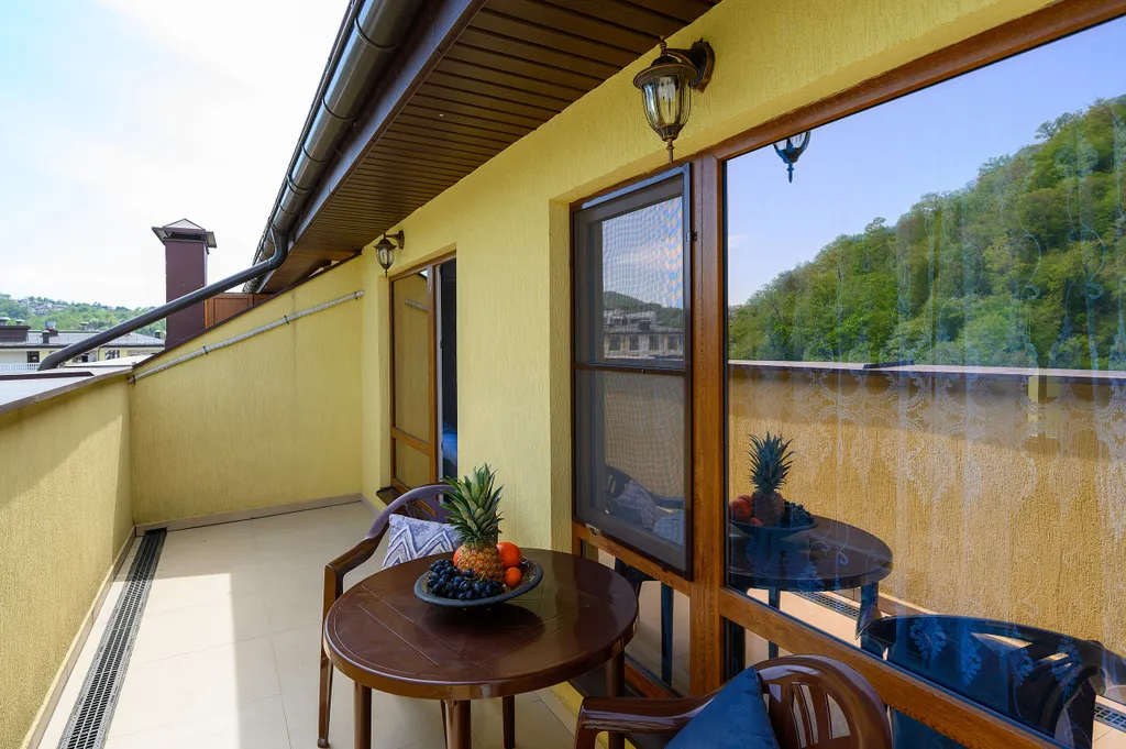 Студия с террасой и видом на горы