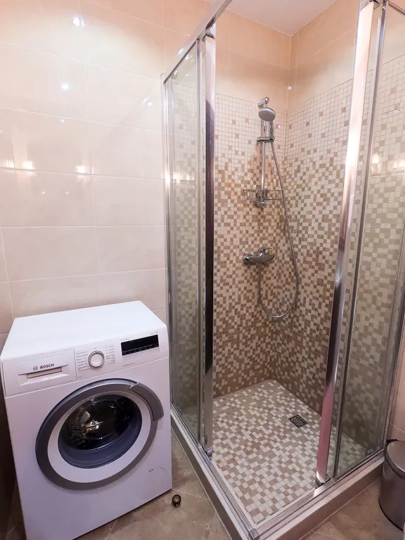 Двухэтажный дом с видом на горы