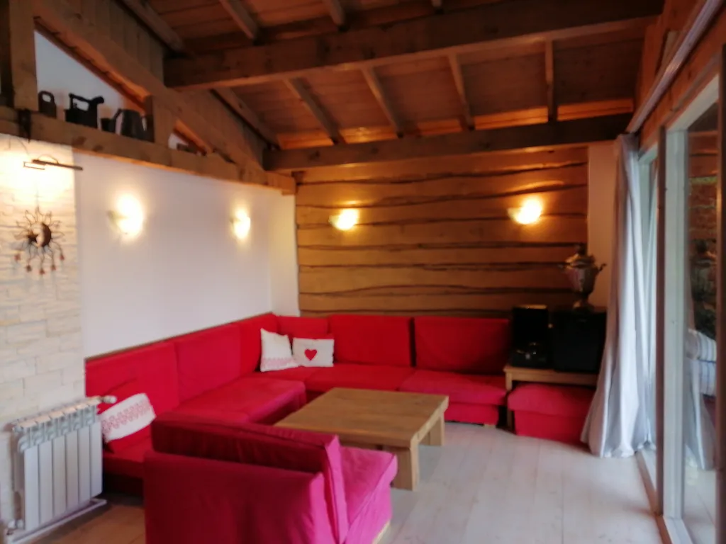 Домик в деревне с бассейном