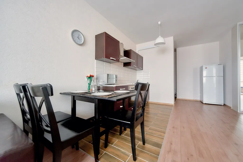 2-комнатная квартира на метро Грушевка с паркингом