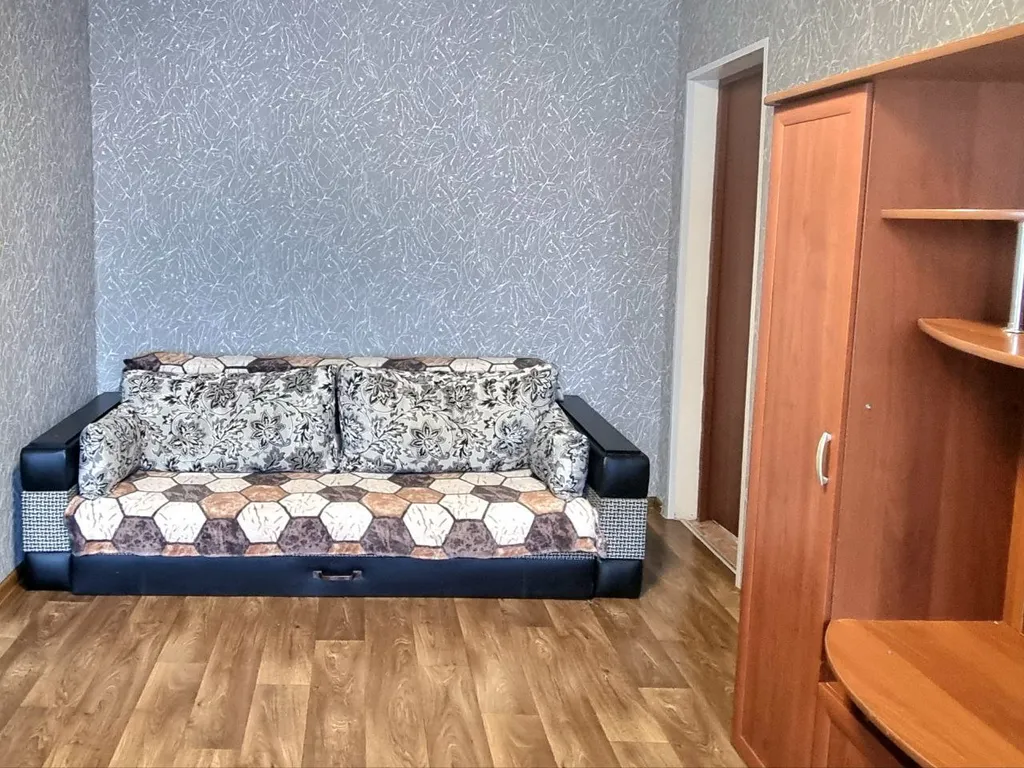 Просторная квартира с видом на тихий двор — аренда посуточно в Красноярск