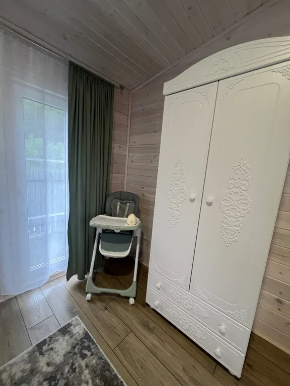 Просторный дом Елка с панорамными окнами в тихом месте