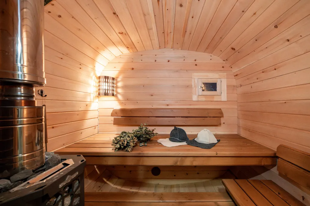 Уютный дом около реки Мана с баней