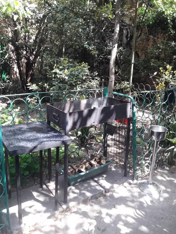 Коттедж Коттедж Сдам котедж с беседкой и мангальной зоной в центре Ялты — Ялта