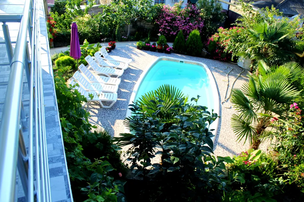 Дом с бассейном в районе Артека и горы Аю-Даг