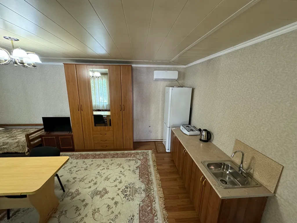 Комната во дворе частного дома