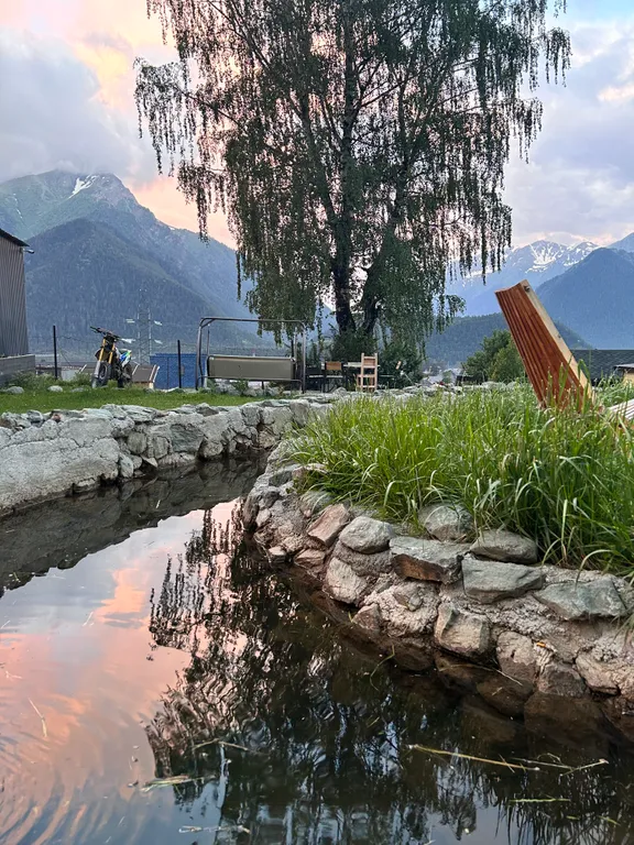 Коттедж с панорамными окнами и видом на горы