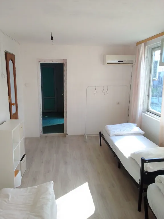 Семейный 4-местный номер с санузлом и кондиционером