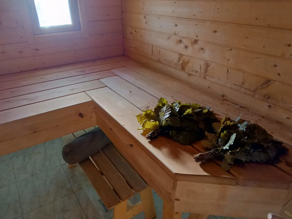 Новый дом-баня с беседками у леса