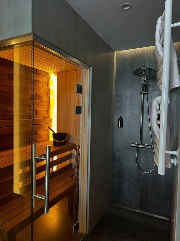 Загородный дом Helsinki с панорамными окнами на берегу реки Вуокса