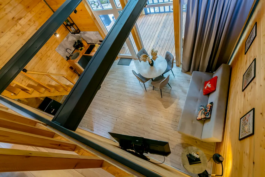 Уютный дом в лесу