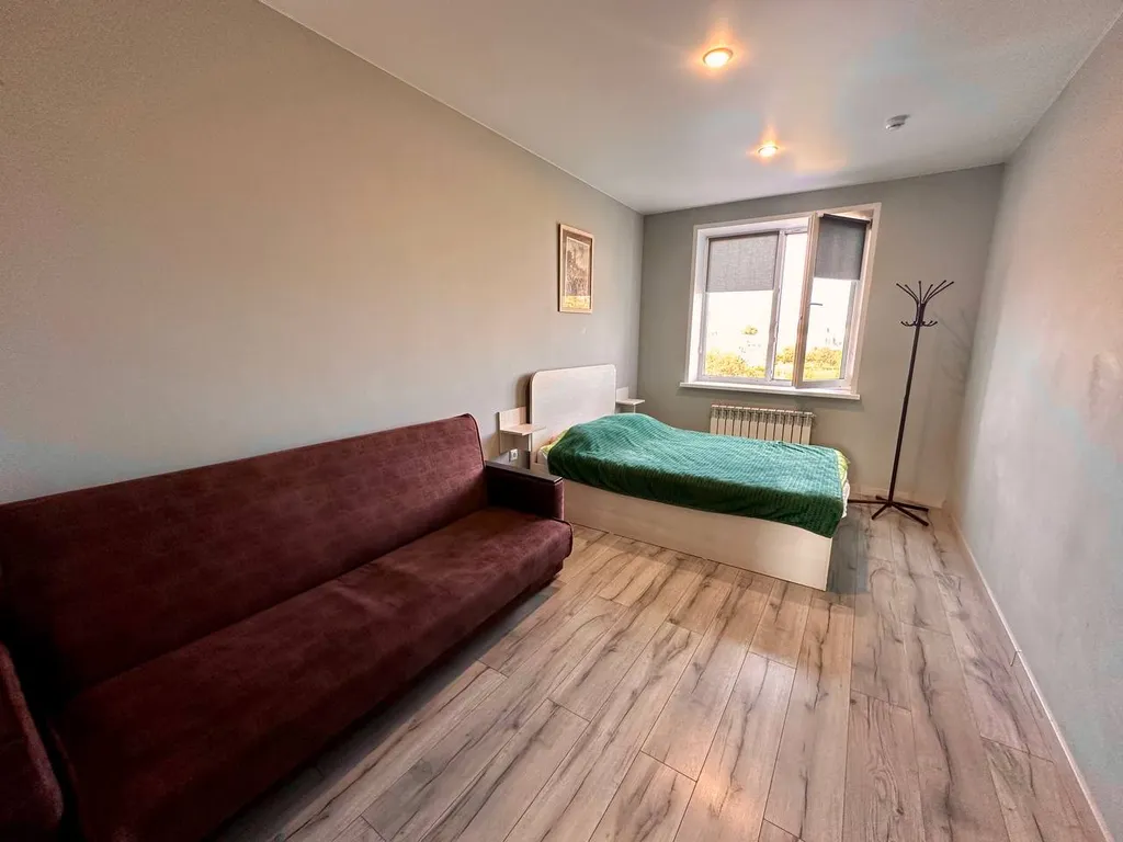 Дом с бассейном, в черте города