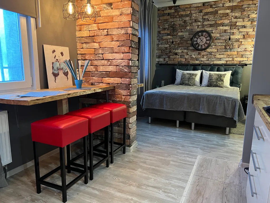 Уютный лофт с часами на Северном