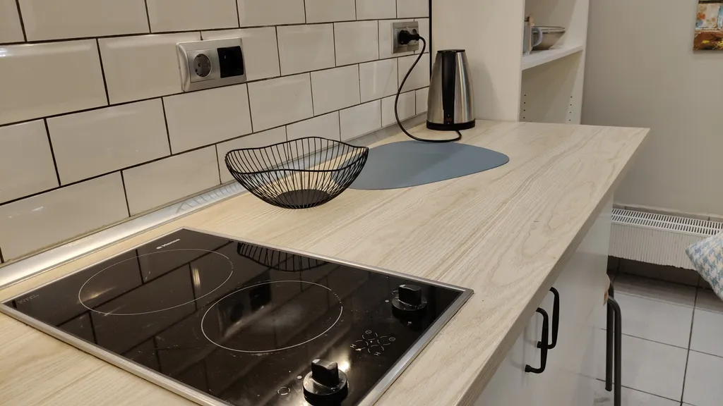 Уютная вместительная квартира с кондиционером краски акварели