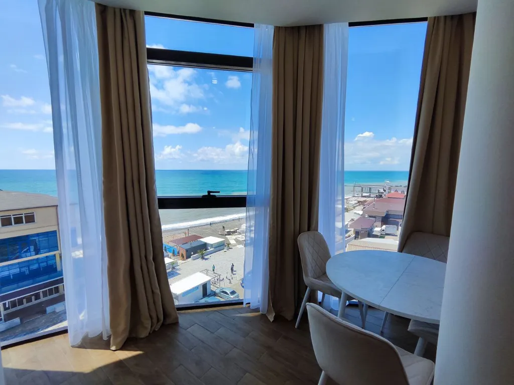 Современные апартаменты с панорамными окнами