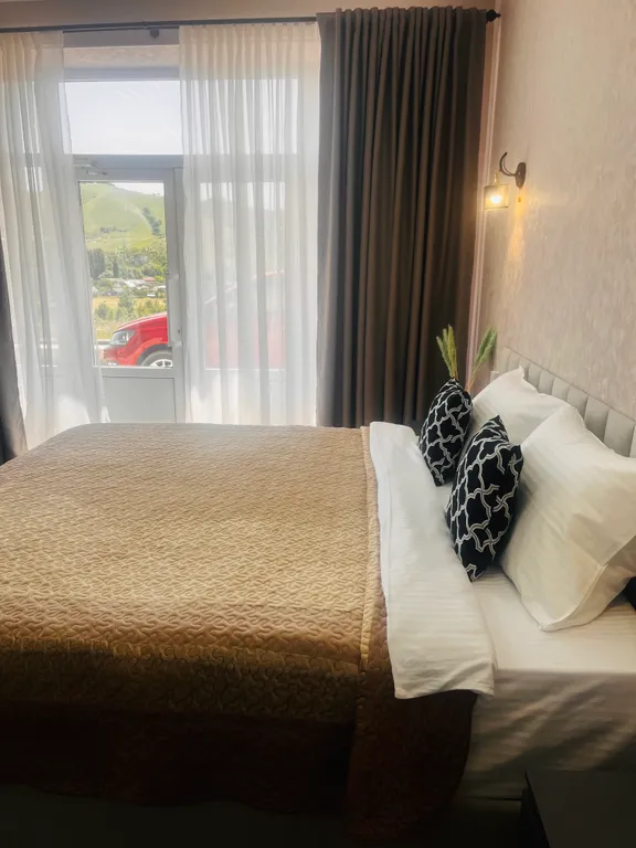 Комфортный семейный номер-студия с видом на горы